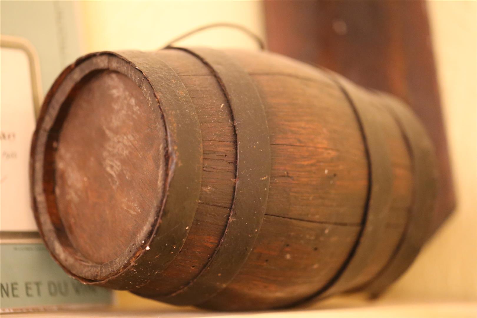 photo of a barral (barrel)