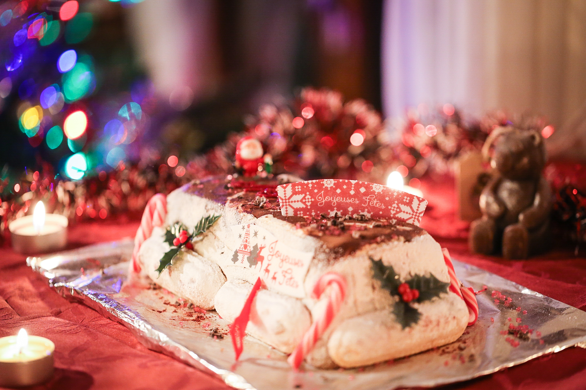 Bûche de Noël Tiramisu et framboises Bûche de Noël Tiramisu et framboises